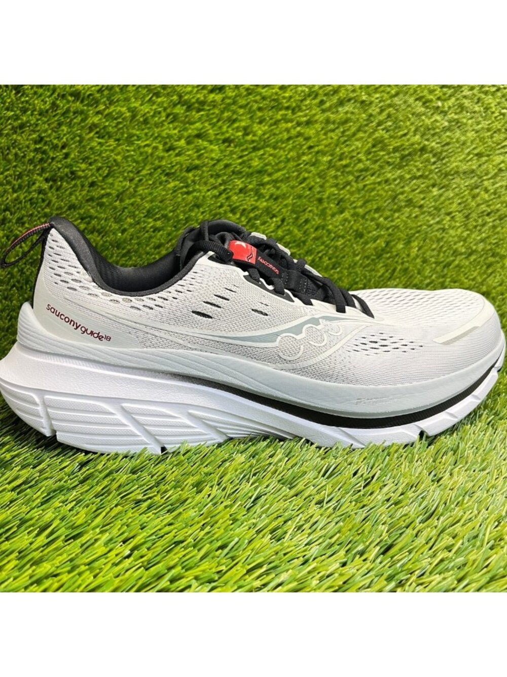 Saucony Guide 18 Mens Size 11E Cloud White Black Athletic Running Shoes Sneakers